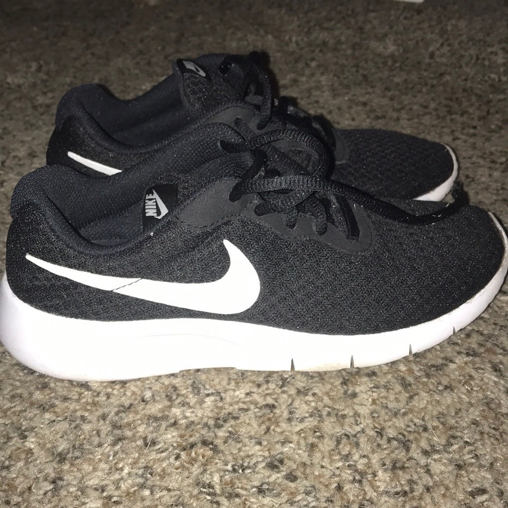 Youth 5 Nike’s (fit like women’s 6.5)
